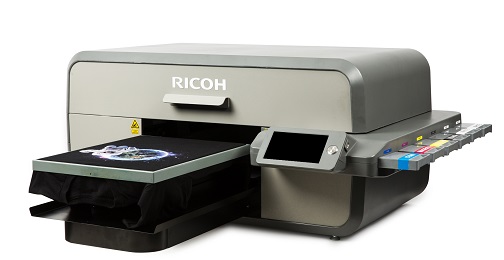 Im Rahmen seiner Zusammenarbeit mit Bianchi wird Ricoh unter anderem anhand der DTG-Kapazitäten des Ri 6000 das Leistungspotentials des Prints verdeutlichen