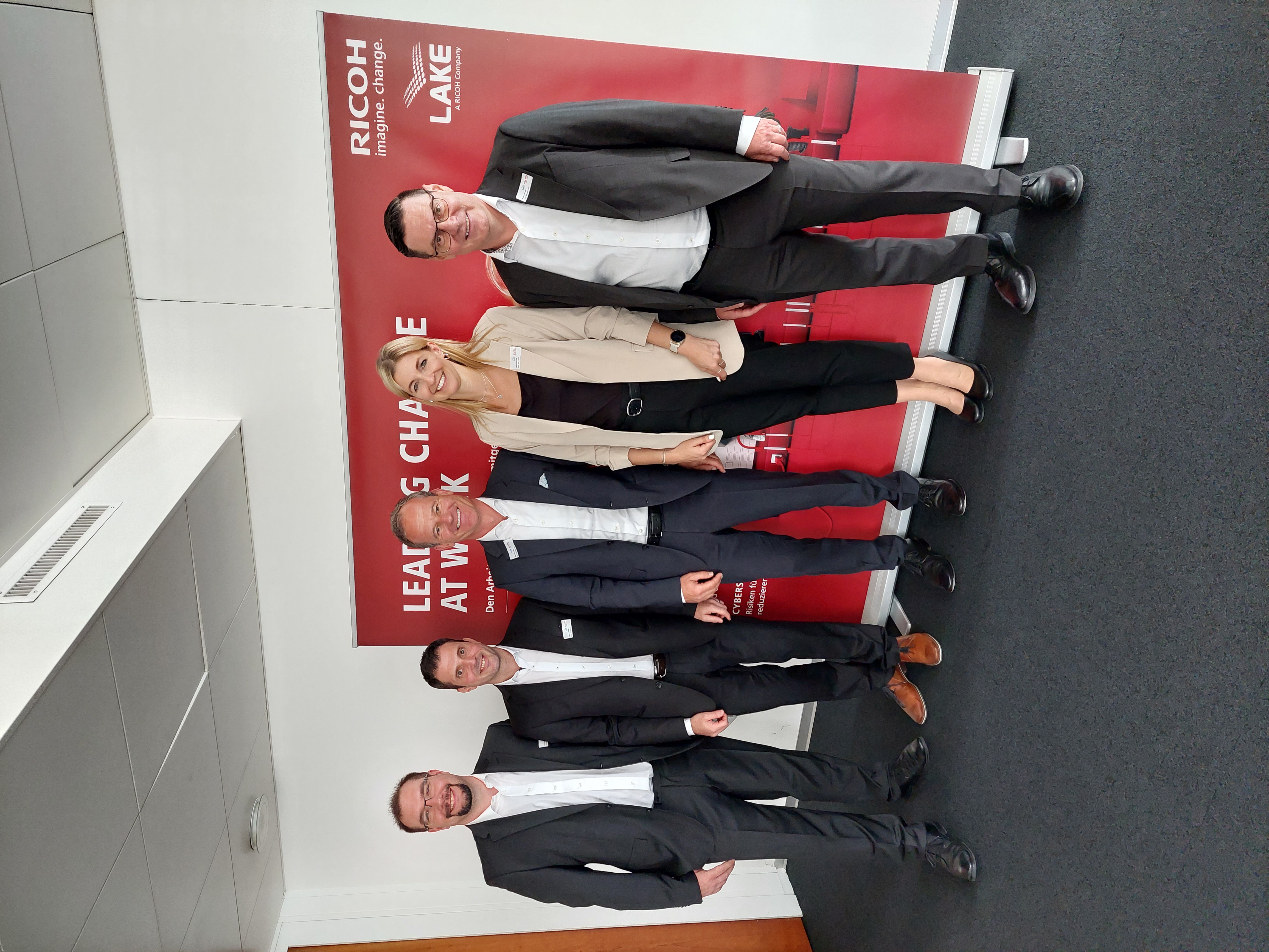 v.l.n.r. Dario Frattini, Regional Commercial Product & Services Manager, Thomas Szegö, Director Sales & Consulting, Daniel Tschudi, CEO Ricoh Schweiz & Österreich, Tamara Martelli, Regional Communication Manager, Walter Borgia, CEO LAKE Solutions AG