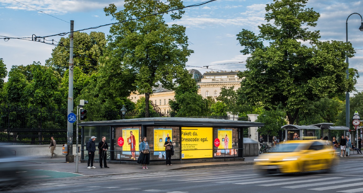 Digital out-of-home (DOOH) on bus stop 