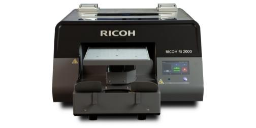 È supportata una gamma più ampia di tessuti grazie alla capacità retrofit delle stampanti DtG di Ricoh